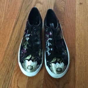Size 9 Steve Madden sneakers